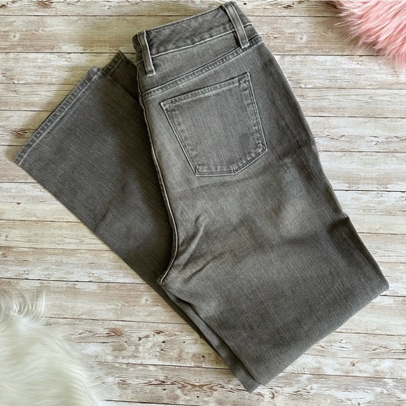 L.L. Bean Women’s 1912 Jeans | Classic Fit | Gray Wash | size 8 - Picture 3 of 13